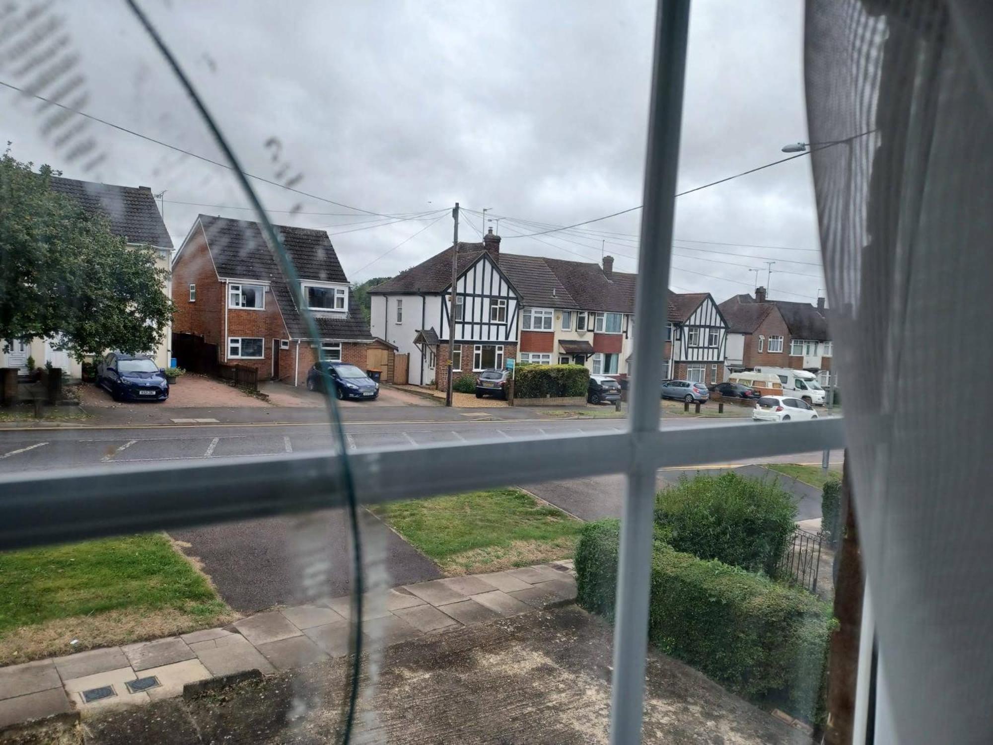Poynters House: Spacious 2-Bedroom Group Accommodation in Luton Luton  Exterior photo