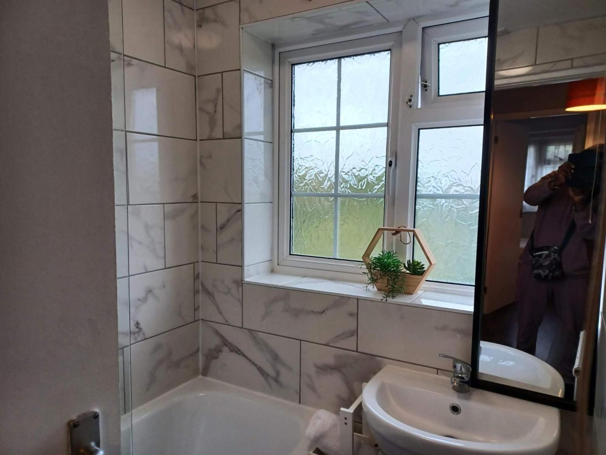 Poynters House: Spacious 2-Bedroom Group Accommodation in Luton Luton  Exterior photo