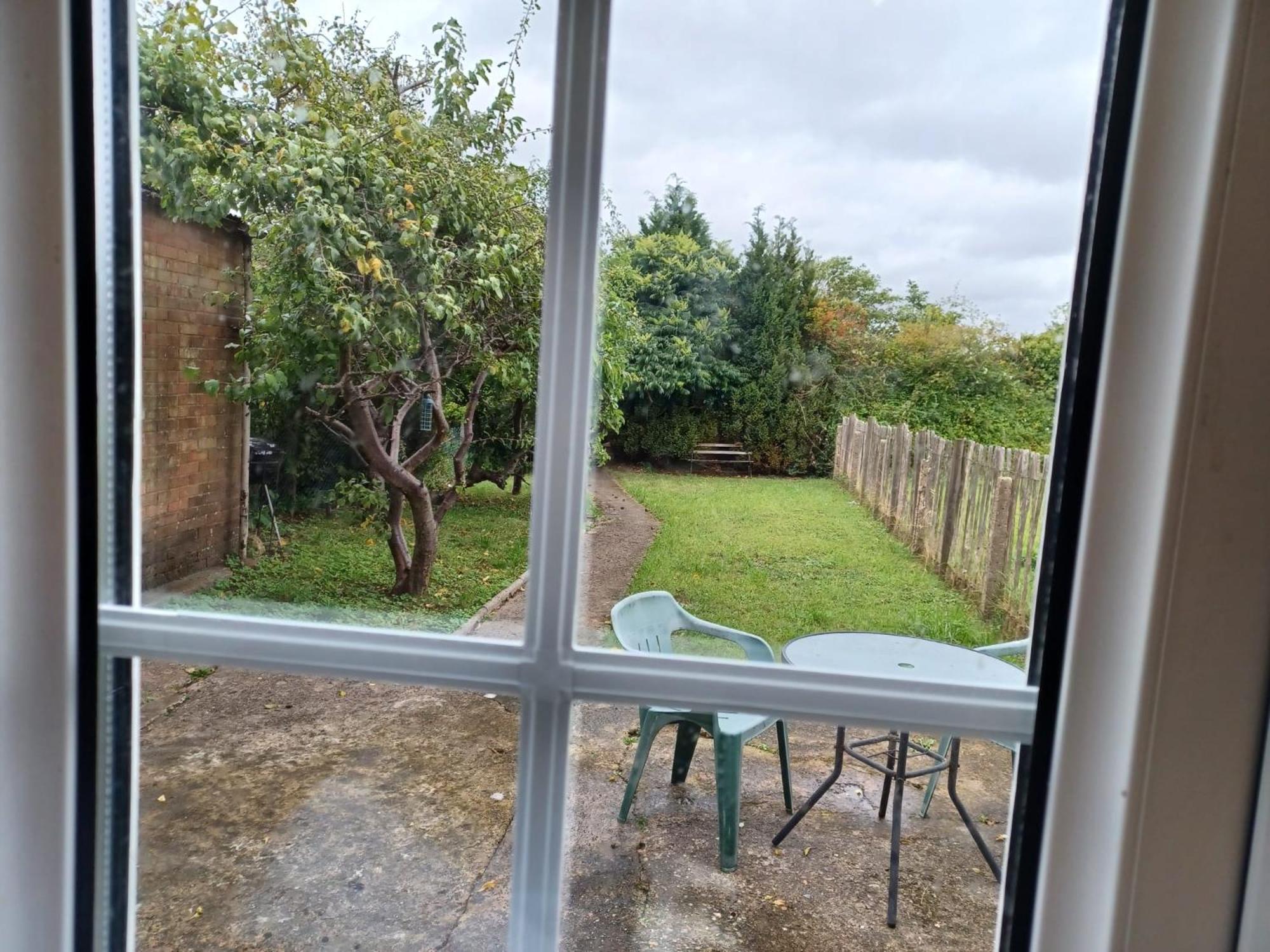 Poynters House: Spacious 2-Bedroom Group Accommodation in Luton Luton  Exterior photo