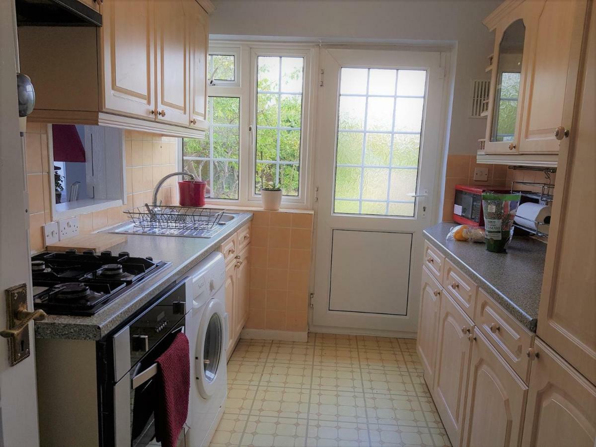 Poynters House: Spacious 2-Bedroom Group Accommodation in Luton Luton  Exterior photo